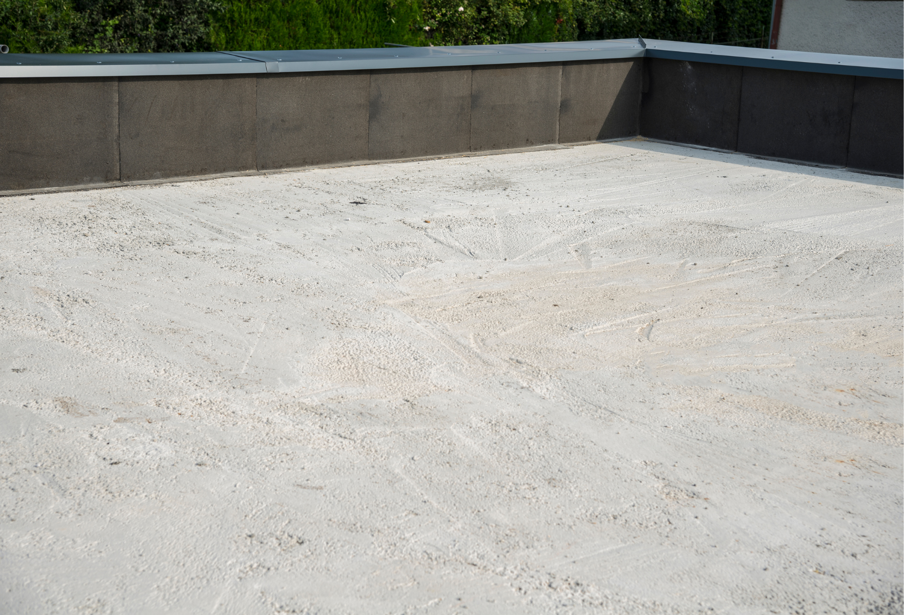 عوازل أسطح حرارية ومائية